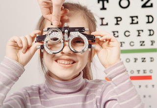 Verdad o mito: solo las grandes miopías incrementan el riesgo de enfermedad ocular y pérdida de visión.