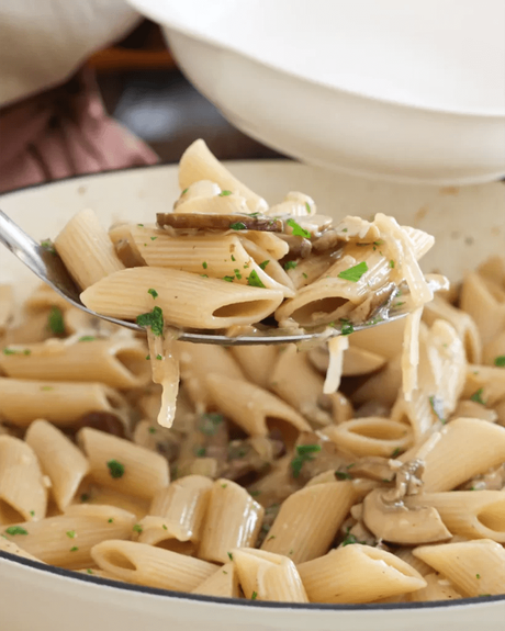 Pasta con Hongos pasta cocida hongos sarten