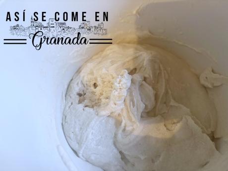 Pan sin gluten de espinacas relleno de tomate y queso