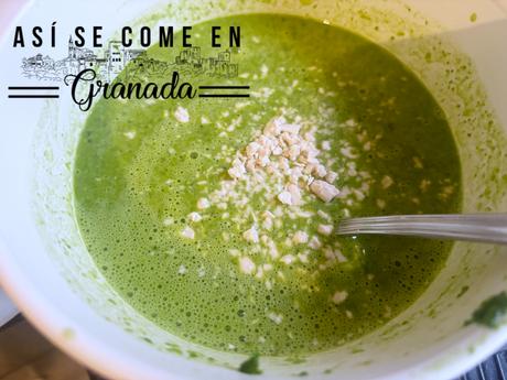 Pan sin gluten de espinacas relleno de tomate y queso