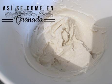 Pan sin gluten de espinacas relleno de tomate y queso