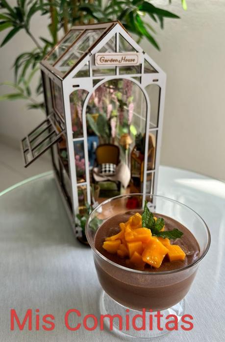 MOUSSE CREMOSA DE CHOCOLATE