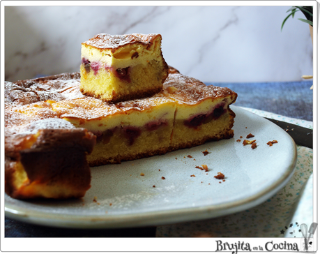 Blondie Cheesecake con pistachos y arándanos