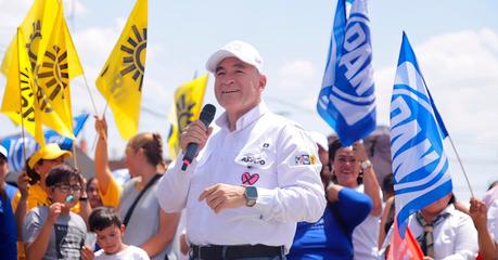 Enrique Galindo se lanza con fuerza en su campaña por la alcaldía recorriendo los distritos de San Luis Potosí