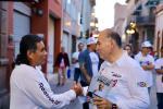 Enrique Galindo afianza lazos con potosinos en su recorrido por el Centro Histórico