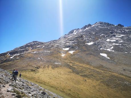 Peña Castil y Cueva de hielo por Canal de las Moñas Peña Castil y Cueva de hielo por Canal de las Moñas