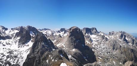 Peña Castil y Cueva de hielo por Canal de las Moñas Peña Castil y Cueva de hielo por Canal de las Moñas