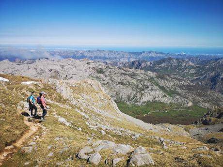 Peña Castil y Cueva de hielo por Canal de las Moñas Peña Castil y Cueva de hielo por Canal de las Moñas