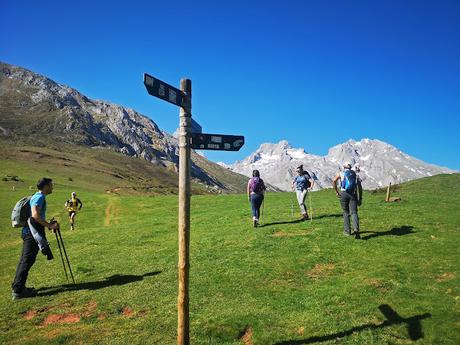 Peña Castil y Cueva de hielo por Canal de las Moñas Peña Castil y Cueva de hielo por Canal de las Moñas