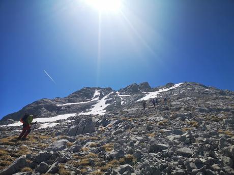 Peña Castil y Cueva de hielo por Canal de las Moñas Peña Castil y Cueva de hielo por Canal de las Moñas