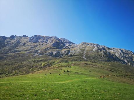 Peña Castil y Cueva de hielo por Canal de las Moñas Peña Castil y Cueva de hielo por Canal de las Moñas