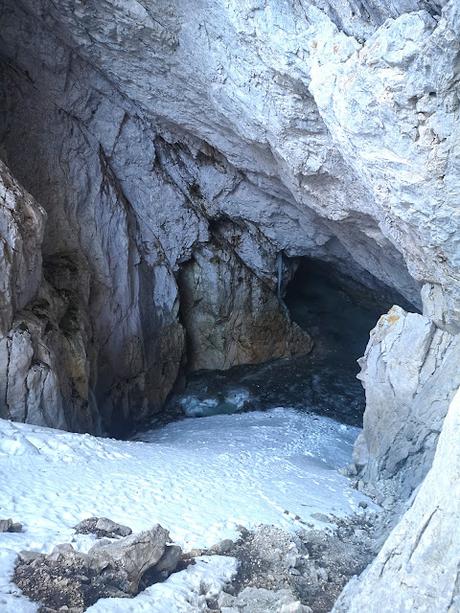 Peña Castil y Cueva de hielo por Canal de las Moñas