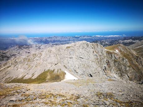 Peña Castil y Cueva de hielo por Canal de las Moñas Peña Castil y Cueva de hielo por Canal de las Moñas