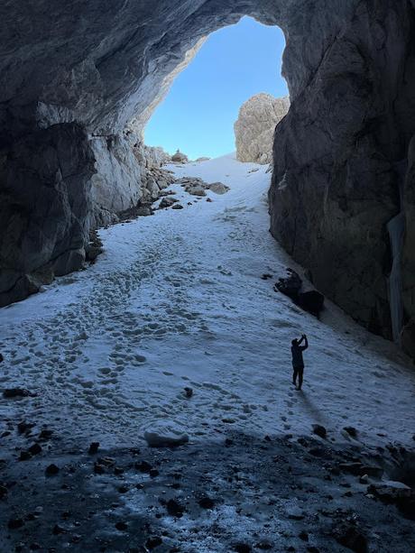 Peña Castil y Cueva de hielo por Canal de las Moñas Peña Castil y Cueva de hielo por Canal de las Moñas
