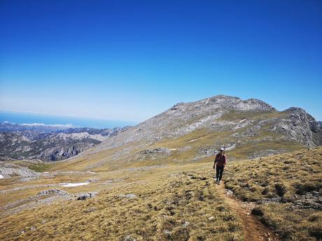 Peña Castil y Cueva de hielo por Canal de las Moñas Peña Castil y Cueva de hielo por Canal de las Moñas