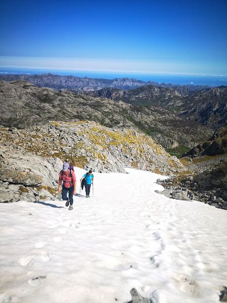 Peña Castil y Cueva de hielo por Canal de las Moñas Peña Castil y Cueva de hielo por Canal de las Moñas