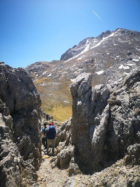 Peña Castil y Cueva de hielo por Canal de las Moñas Peña Castil y Cueva de hielo por Canal de las Moñas