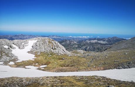 Peña Castil y Cueva de hielo por Canal de las Moñas Peña Castil y Cueva de hielo por Canal de las Moñas