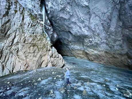 Peña Castil y Cueva de hielo por Canal de las Moñas Peña Castil y Cueva de hielo por Canal de las Moñas