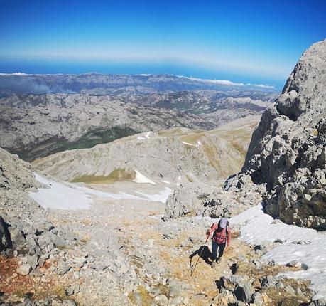 Peña Castil y Cueva de hielo por Canal de las Moñas Peña Castil y Cueva de hielo por Canal de las Moñas