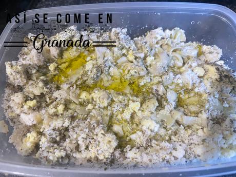 Noodles con alcachofas en conserva