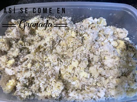 Noodles con alcachofas en conserva