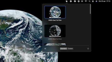 Imágenes en tiempo real de satélite como fondo.
