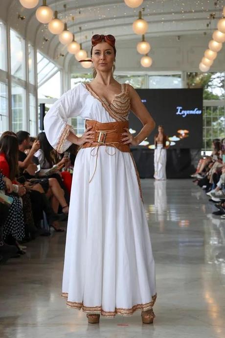 Colores Vibrantes y Texturas Variadas Dominan las Tendencias de Otoño y Verano 2025 en la Pasarela Moda Norte Colores Vibrantes y Texturas Variadas Dominan las Tendencias de Otoño y Verano 2025 en la Pasarela Moda Norte