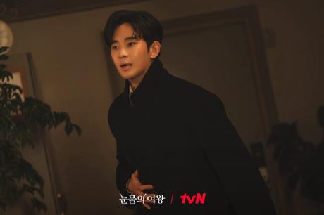 Las estrellas de 'Queen of Tears' se despiden y se preguntan qué esperar del final de esta noche Las estrellas de 'Queen of Tears' se despiden y se preguntan qué esperar del final de esta noche