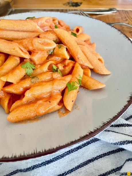 Penne al baffo, una simple receta de pasta cremosa que haremos en 20 minutos