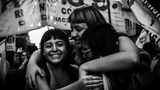 La indiferencia de los tiranizados duele como la crueldad de los tiranos