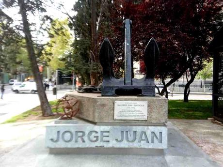Monumento a Jorge Juan en Madrid