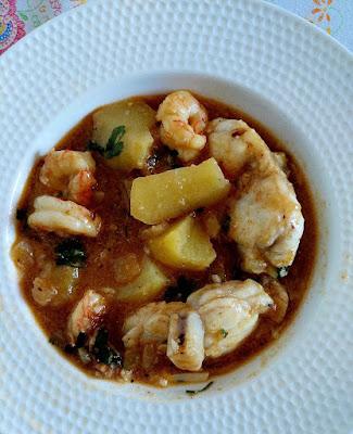 RAPE CON GAMBAS Y PATATAS