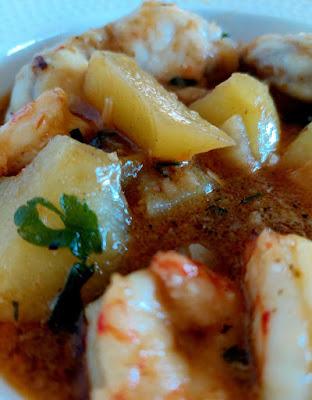 RAPE CON GAMBAS Y PATATAS