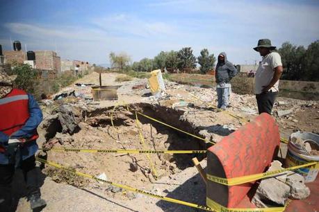 Interapas inicia reparaciones urgentes de drenaje en la colonia Los Silos