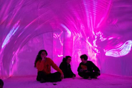 GAM: La performance se instala uniendo sonido, danza y luz performance05