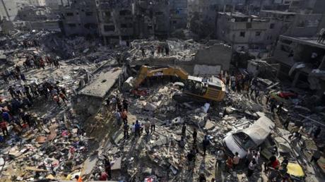 Al menos 10.000 palestinos yacen bajo los escombros en Gaza