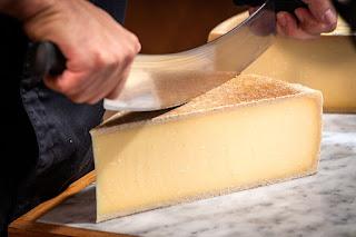 Receta de elaboración de queso Gruyer elaborado con leche entera cruda de vaca