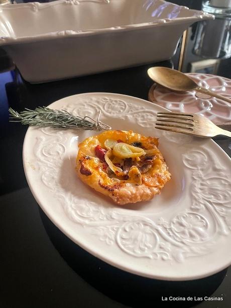 Tatin Individual de champiñones, puerro, pimiento, queso y miel