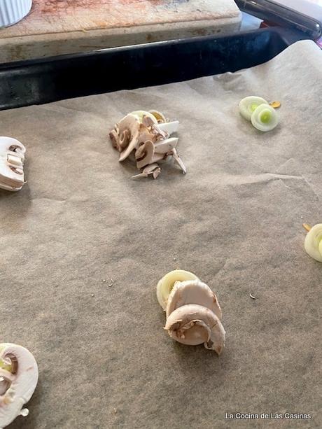 Tatin Individual de champiñones, puerro, pimiento, queso y miel