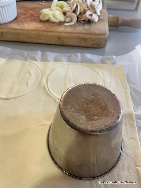 Tatin Individual de champiñones, puerro, pimiento, queso y miel