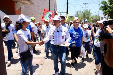 Enrique Galindo recibe respaldo en el Ecomercado de B. Anaya para la alcaldía de San Luis Potosí