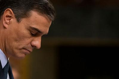 Reacciones ante la continuidad de Sánchez..., e Isabel Ayuso, como si el Día de Madrid fuera su día o ella fuera la reina de Madrid.