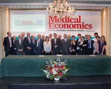Fundación Reina Sofía y Fundación Pasqual Maragall recibe el premio por la campaña Alzheimer Internacional 2011.