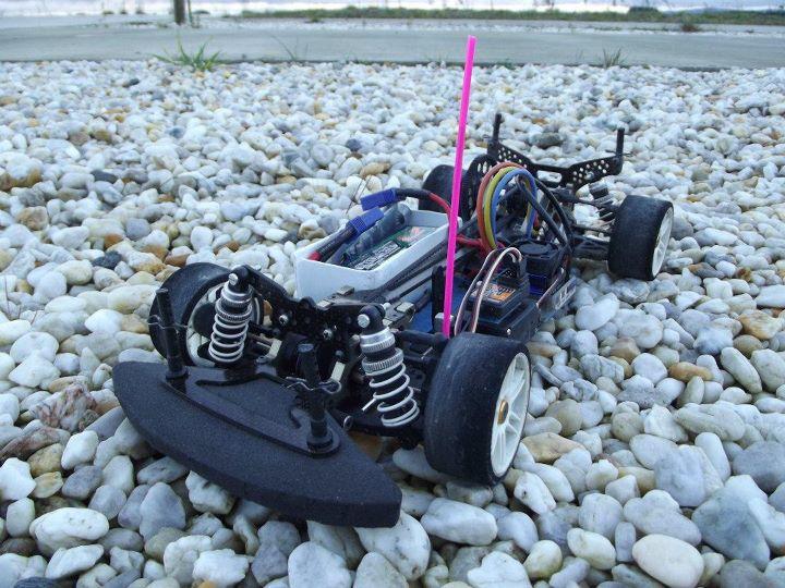 Coche de radiocontrol 1/10 con motor brushless de 66000 revoluciones y 3S Lipo