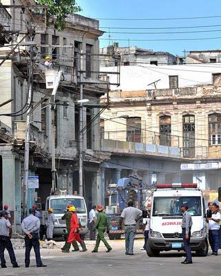 Cómo nos informan de un derrumbe en Cuba y en otro país [+ video]