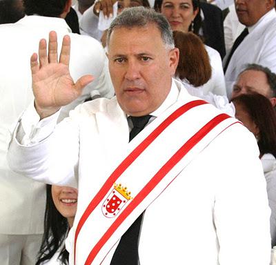 LOCUTORES ESPERAN POR ESTE SEÑOR...