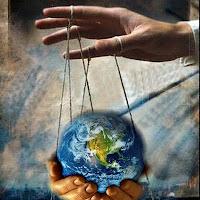 Los hilos que mueven el mundo y la manipulación de los medios.