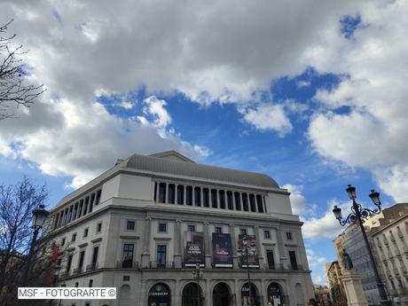 Plaza de Oriente, de noche: el Teatro Real (Madrid)