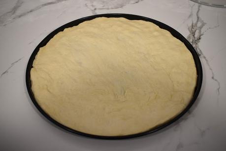 Pizza de quesos y jamón de pato Pizza de quesos y jamón de pato